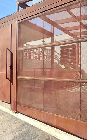 Casa à venda com 222m², 2 quartos e 1 vaga Casa à venda com 222m², 2 quartos e 1 vagaFachada
