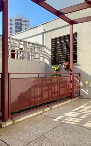 Casa à venda com 222m², 2 quartos e 1 vaga Casa à venda com 222m², 2 quartos e 1 vagaGaragem