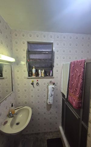 Casa à venda com 240m², 3 quartos e sem vaga Casa à venda com 240m², 3 quartos e sem vagaBanheiro
