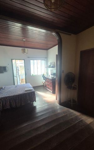 Casa à venda com 240m², 3 quartos e sem vaga Casa à venda com 240m², 3 quartos e sem vagaQuarto