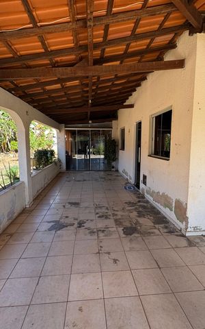Casa à venda com 340m², 4 quartos e sem vaga