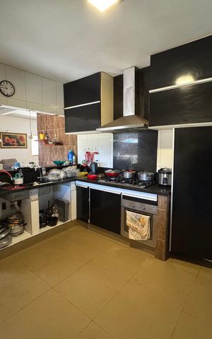 Casa à venda com 340m², 4 quartos e sem vaga