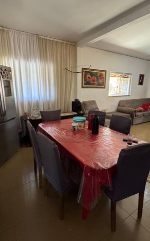 Casa à venda com 340m², 4 quartos e sem vaga