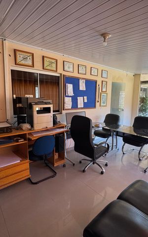 Casa à venda com 340m², 4 quartos e sem vaga