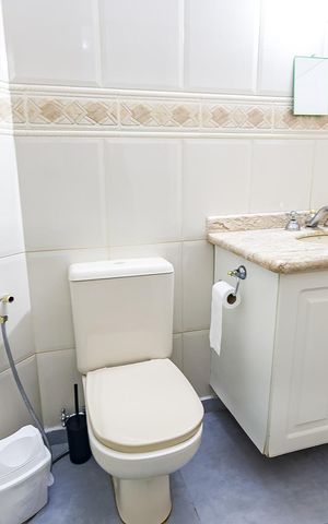 Casa de condomínio à venda com 250m², 3 quartos e 2 vagas Casa de condomínio à venda com 250m², 3 quartos e 2 vagasBanheiro com banheira