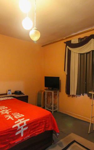 Casa à venda com 250m², 6 quartos e 3 vagas Casa à venda com 250m², 6 quartos e 3 vagasQuarto 2