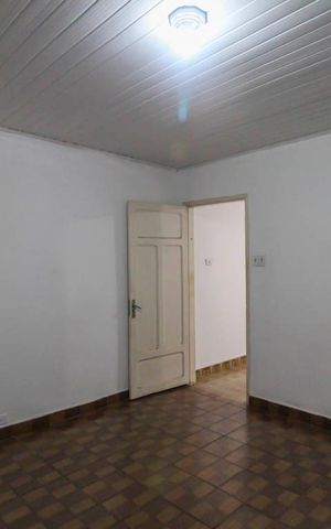 Casa à venda com 250m², 6 quartos e 3 vagas Casa à venda com 250m², 6 quartos e 3 vagasCasa 2 - Quarto