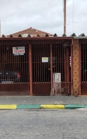 Casa à venda com 250m², 6 quartos e 3 vagas Casa à venda com 250m², 6 quartos e 3 vagasFachada