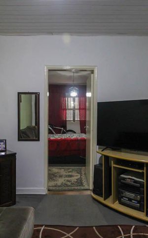 Casa à venda com 250m², 6 quartos e 3 vagas Casa à venda com 250m², 6 quartos e 3 vagasSala