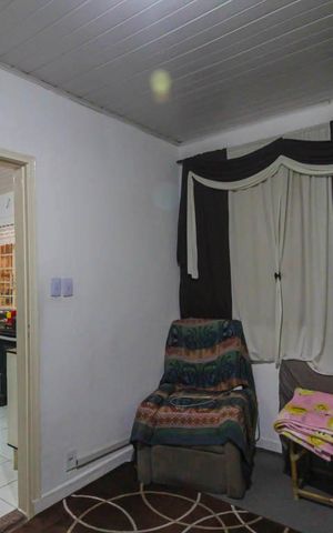Casa à venda com 250m², 6 quartos e 3 vagas Casa à venda com 250m², 6 quartos e 3 vagasSala