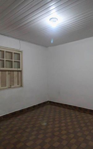 Casa à venda com 250m², 6 quartos e 3 vagas Casa à venda com 250m², 6 quartos e 3 vagasCasa 2 - Quarto