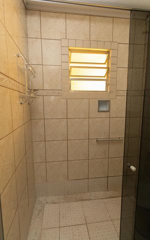 Casa de condomínio à venda com 100m², 5 quartos e 1 vaga Casa de condomínio à venda com 100m², 5 quartos e 1 vagaBanheiro 1