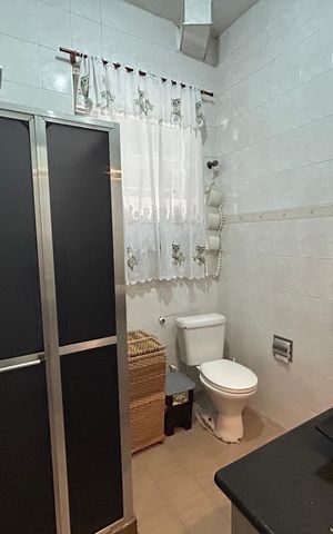 Casa para alugar com 90m², 2 quartos e 2 vagasBanheiro Social