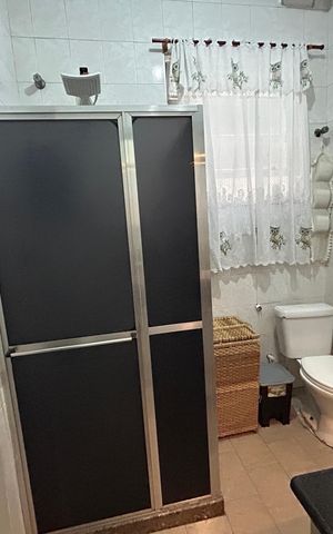 Casa para alugar com 90m², 2 quartos e 2 vagasBanheiro Social
