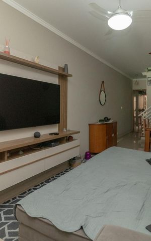 Casa à venda com 103m², 3 quartos e 2 vagasSala