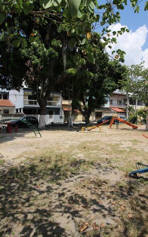 Casa de condomínio à venda com 212m², 3 quartos e 1 vagaÁrea Comum