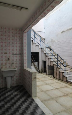 Casa de condomínio à venda com 212m², 3 quartos e 1 vagaÁrea de Serviço