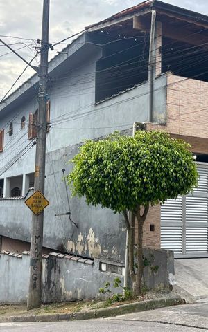 Casa à venda com 388m², 4 quartos e 2 vagas Casa à venda com 388m², 4 quartos e 2 vagasFachada e acesso - Casa principal