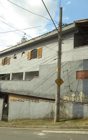 Casa à venda com 388m², 4 quartos e 2 vagasVista Lateral ( casas 2, 3 e 4 + salão)