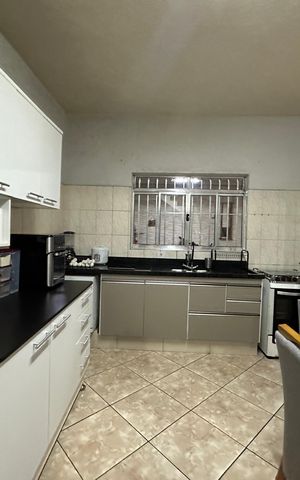 Casa para alugar com 250m², 3 quartos e 2 vagasCozinha
