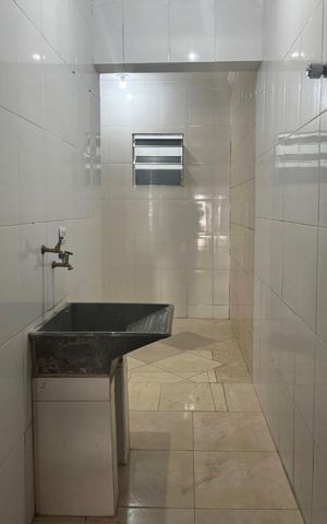 Apartamento à venda com 425m², 8 quartos e 4 vagasUnidade 1 - Área de serviço 