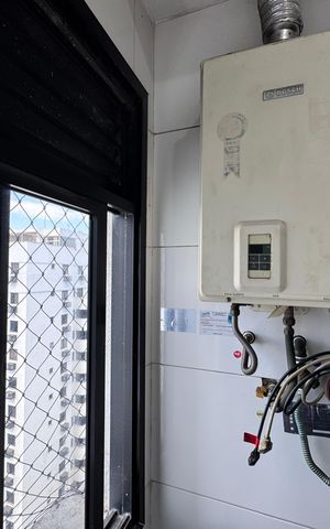 Apartamento à venda com 153m², 3 quartos e 2 vagas Apartamento à venda com 153m², 3 quartos e 2 vagasCozinha e Área de Serviço