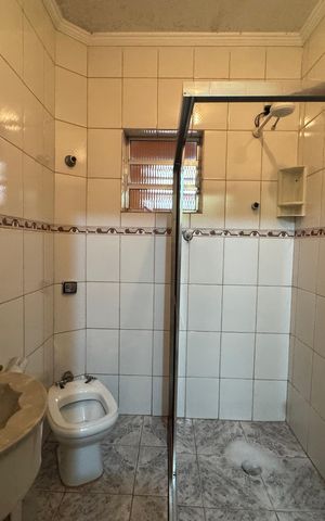 Casa à venda com 186m², 3 quartos e 2 vagas Casa à venda com 186m², 3 quartos e 2 vagasBanheiro 1