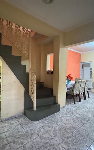 Casa à venda com 186m², 3 quartos e 2 vagas Casa à venda com 186m², 3 quartos e 2 vagasSala