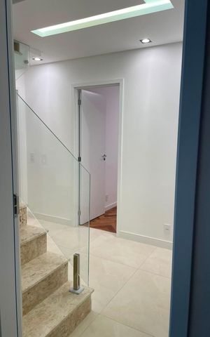 Apartamento à venda com 85m², 2 quartos e 1 vaga Apartamento à venda com 85m², 2 quartos e 1 vagaEscada