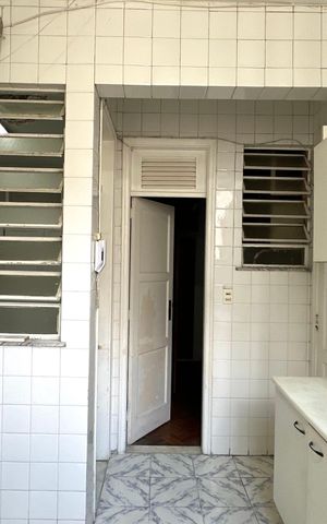 Apartamento à venda com 194m², 3 quartos e 1 vaga Apartamento à venda com 194m², 3 quartos e 1 vagaÁrea de serviço