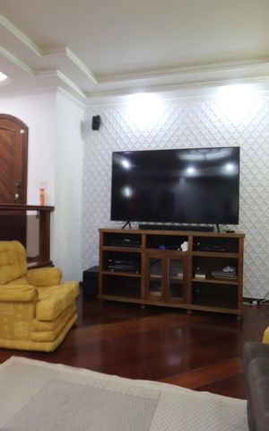 Casa para alugar com 630m², 3 quartos e 8 vagasSala de TV