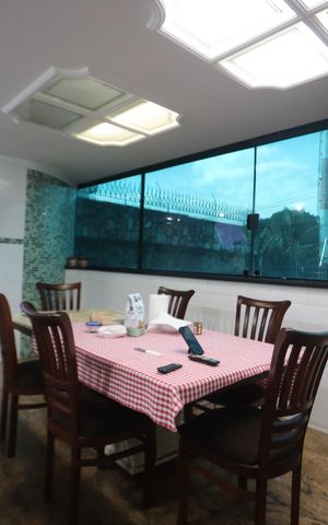 Casa para alugar com 630m², 3 quartos e 8 vagasCopa