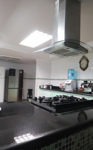 Casa para alugar com 630m², 3 quartos e 8 vagasCozinha