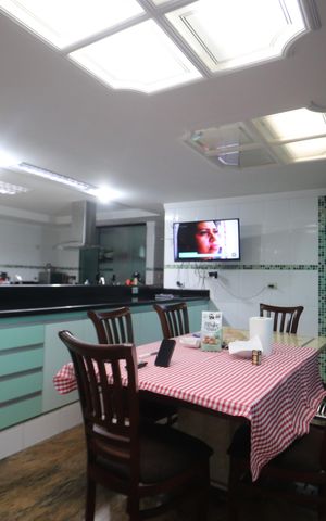 Casa para alugar com 630m², 3 quartos e 8 vagasCopa
