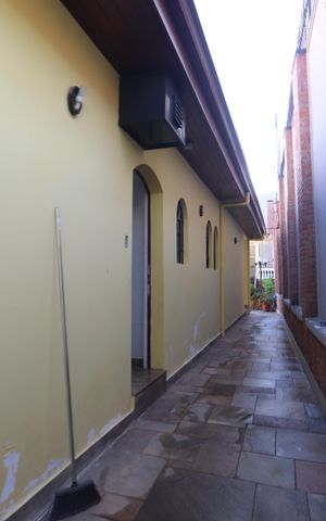 Casa para alugar com 630m², 3 quartos e 8 vagasCorredor Lateral Direita