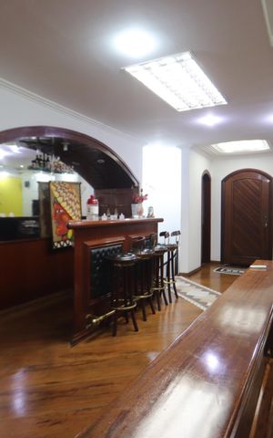 Casa para alugar com 630m², 3 quartos e 8 vagasSala- Bar