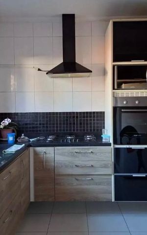 Casa à venda com 138m², 3 quartos e 3 vagas Casa à venda com 138m², 3 quartos e 3 vagasCozinha