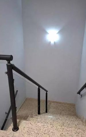 Casa à venda com 138m², 3 quartos e 3 vagas Casa à venda com 138m², 3 quartos e 3 vagasEscada
