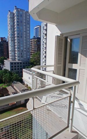 Apartamento à venda com 145m², 2 quartos e 1 vaga Apartamento à venda com 145m², 2 quartos e 1 vagaVaranda