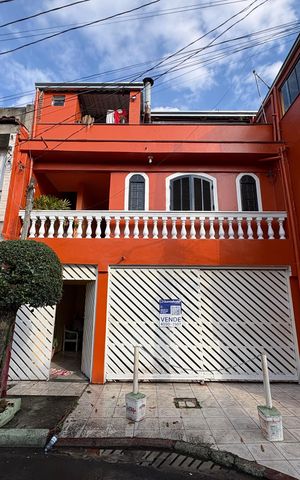 Casa à venda com 120m², 3 quartos e 2 vagas Casa à venda com 120m², 3 quartos e 2 vagasFachada