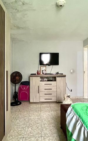 Casa à venda com 220m², 6 quartos e 1 vaga Casa à venda com 220m², 6 quartos e 1 vagaQuarto 1 Casa 2