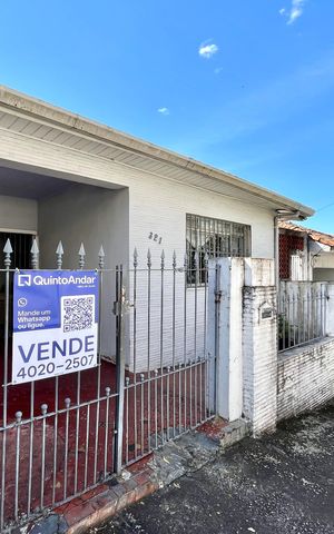 Casa à venda com 220m², 6 quartos e 1 vaga Casa à venda com 220m², 6 quartos e 1 vagaFachada