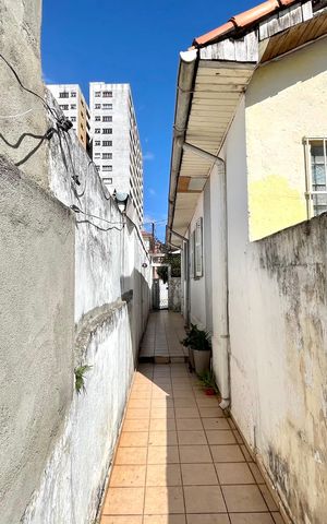 Casa à venda com 220m², 6 quartos e 1 vaga Casa à venda com 220m², 6 quartos e 1 vagaÁrea externa