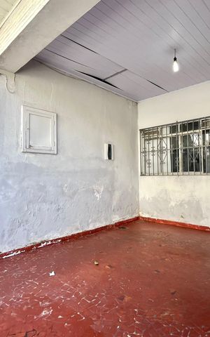 Casa à venda com 220m², 6 quartos e 1 vaga Casa à venda com 220m², 6 quartos e 1 vagaGaragem