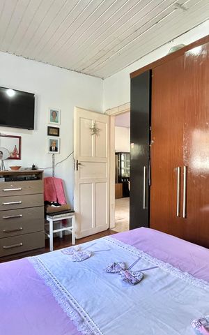 Casa à venda com 220m², 6 quartos e 1 vaga Casa à venda com 220m², 6 quartos e 1 vagaQuarto 1 Casa 1