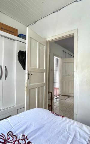 Casa à venda com 220m², 6 quartos e 1 vaga Casa à venda com 220m², 6 quartos e 1 vagaQuarto 2 Casa 1