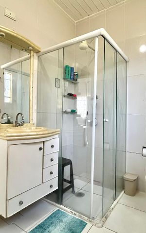 Casa à venda com 220m², 6 quartos e 1 vaga Casa à venda com 220m², 6 quartos e 1 vagaBanheiro Casa 1