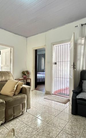 Casa à venda com 220m², 6 quartos e 1 vaga Casa à venda com 220m², 6 quartos e 1 vagaSala Casa 1