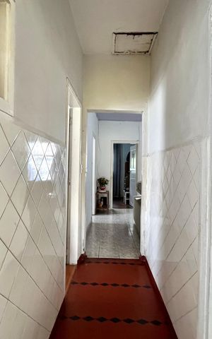 Casa à venda com 220m², 6 quartos e 1 vaga Casa à venda com 220m², 6 quartos e 1 vagaCorredor Casa 1