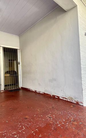 Casa à venda com 220m², 6 quartos e 1 vaga Casa à venda com 220m², 6 quartos e 1 vagaGaragem